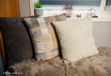 Wanja Cord Samt gerippt in der Farbe orange